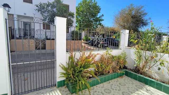 Casa adosada en zona tranquila de Castilblanco de los Arroyo - foto 3