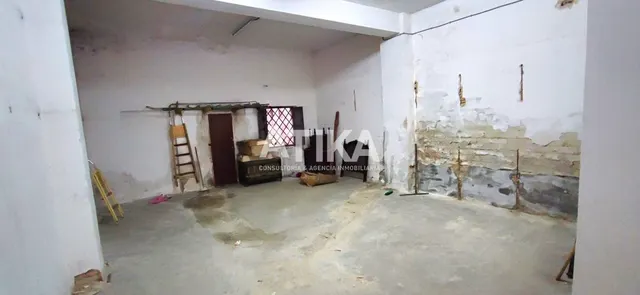 LOCAL EN VENTA CON BUENA UBICACIÓN Y PASO DE GENTE — 3