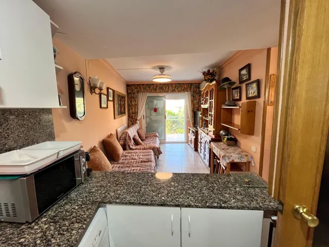 APARTAMENTO DE 2 DORMITORIOS EN PLAZA DE EUROPA. ED. ROYAL. — 8