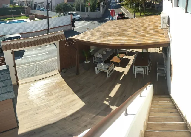 MAGNIFICO CHALET TOTALMENTE REFORMADO, IDEAL PARA PAREJAS, RODEADO DE TODOS LOS SERVICIOS — 35