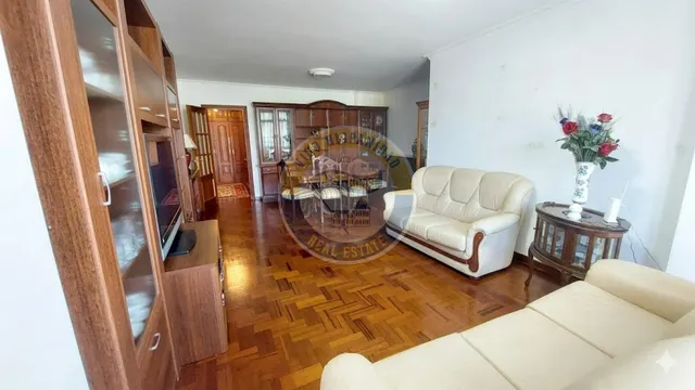 Piso totalmente exterior en Avenida de Madrid – céntrico, luminoso y con garaje — 3