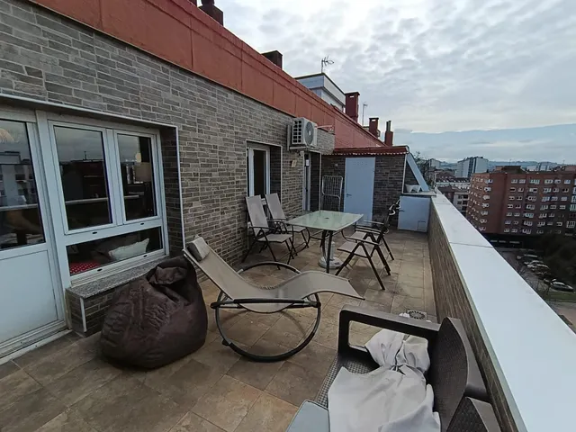 Exclusivo ático con terraza y vistas panorámicas en Gijón - foto 3