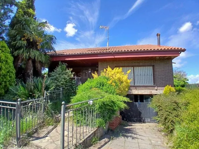 ESTUPENDA CASA CON JARDIN EN VILLAREJO DE ORBIGO