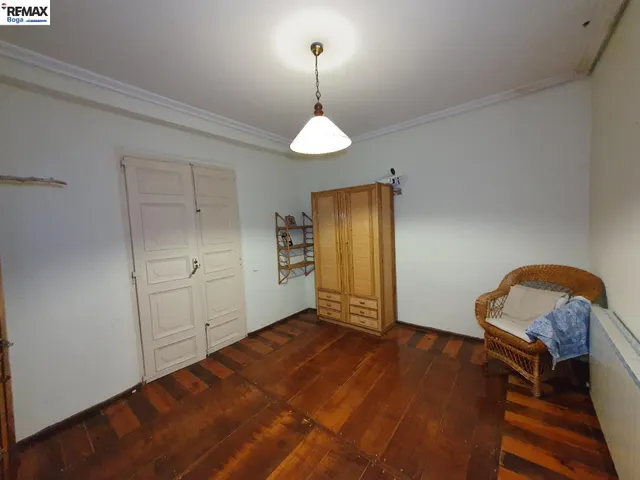 Amplia casa en sitio privilegiado. — 44