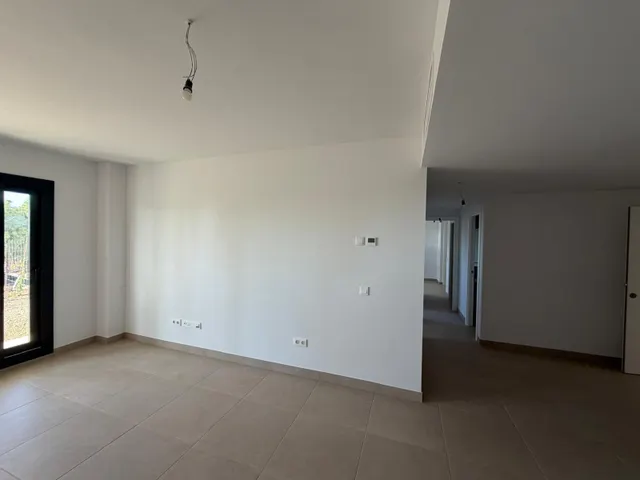 Vivienda moderna en Mijas con vistas al mar y jardín privado — 7