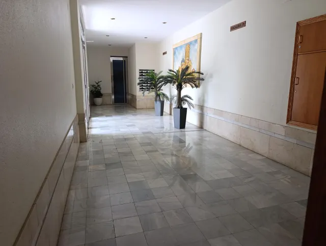 Gamarra Iturregui Consultores Inmobiliarios pone a su disposición este espacioso y luminoso piso con 3 habitaciones, 1 baño, cocina independiente, salón comedor, trastero, ascensor y garaje — 17
