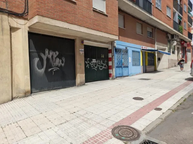 Urbis te ofrece un garaje en venta en zona Pizarrales, Salamanca. — 11
