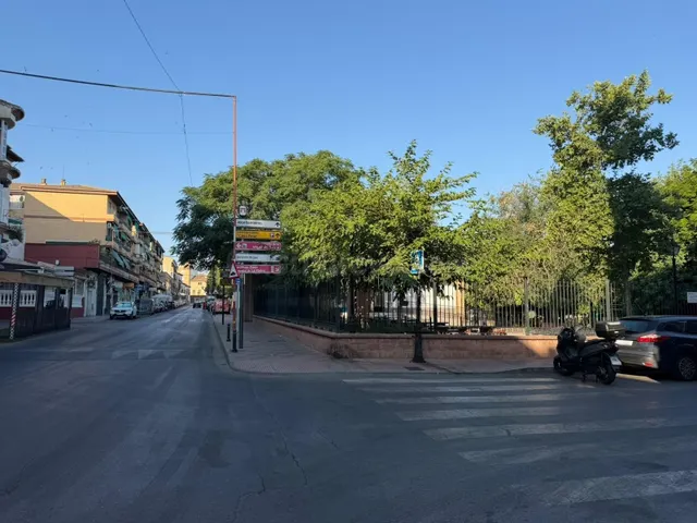 Plaza de garaje cerrada en el centro de La Zubia — 4