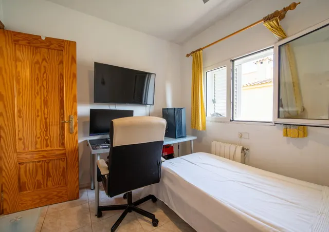 Chalet independiente en parcela esquinera de 515 m2 con gran garaje en Maravisa — 29