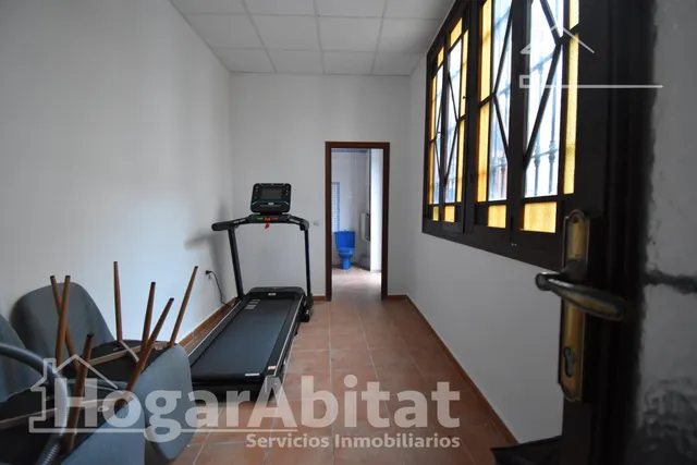 REFORMADO Y AMPLIO CON TECHOS ALTOS, PISCINA Y MUCHO ESTILO ¡TE ENCANTARÁ! — 27