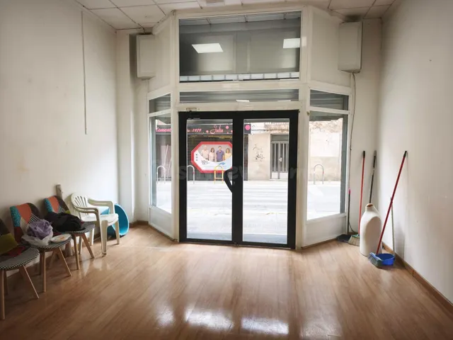 LOCAL COMERCIAL MUY CENTRICO TOTALMENTE ACONDICIONADO DE 200 - foto 3