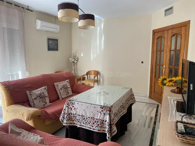 OPORTUNIDAD DE PISO EN PLENO CENTRO DEL PUEBLO TODO EXTERIOR - foto 3