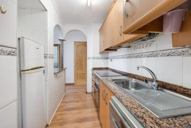 Apartamento 2 dormitorios con parking y piscina comunitaria en Torrevieja — 11