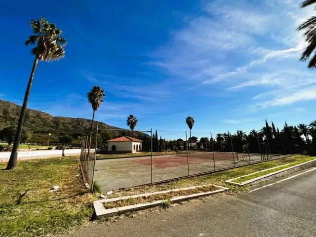 FINCA ECUESTRE DE ESTILO MEDITERRÁNEO. — 44