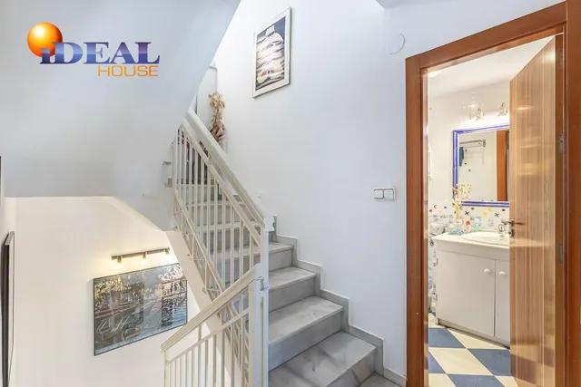 CASA PAREADA EN LA ZUBIA CON PISCINA, ZONA DE BARBACOA Y JARDÍN — 31