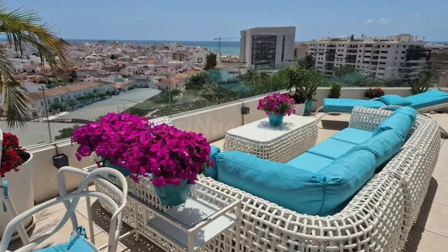 Ático reformado en pleno centro de Estepona de 214m2 con 3 d