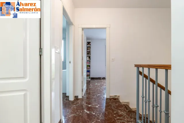 Encantadora Casa Reformada en Ogijares con Vistas y Espacios para Disfrutar — 16