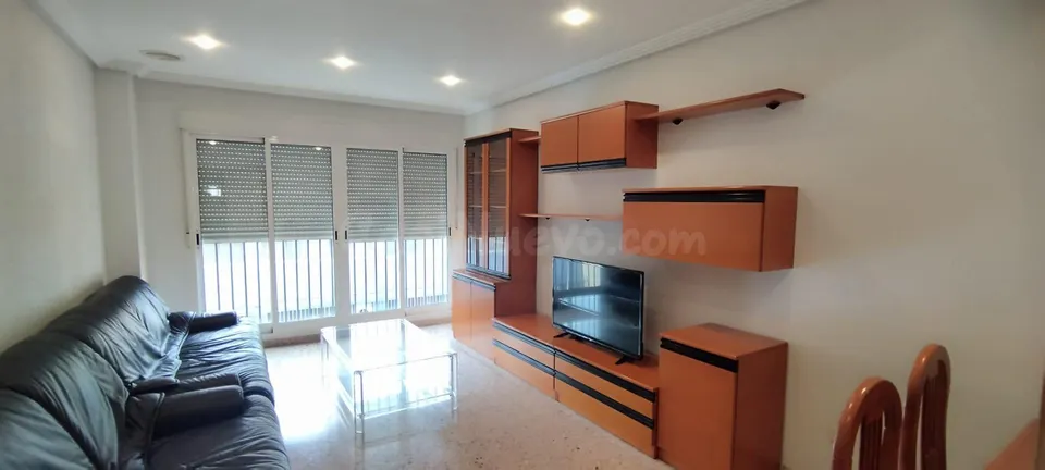 PISO SEMINUEVO EN ZONA TOSCAR