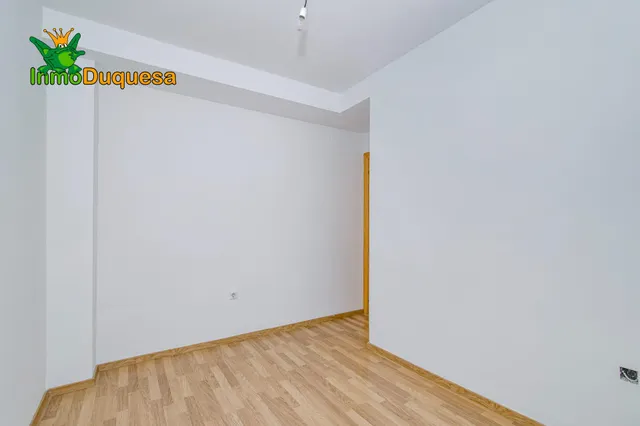 Casa adosada CASI A ESTRENAR en Belicena. Con 4 dormitorios. — 22