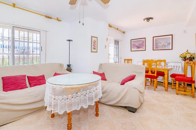 Chalet adosado en Salobreña playa, urb. privada con piscina y jardines. — 41