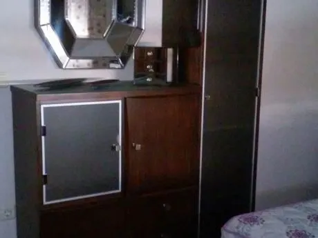 Piso de 2 habitaciones, salón, cocina y baño. Céntrico y completamente reformado. — 6