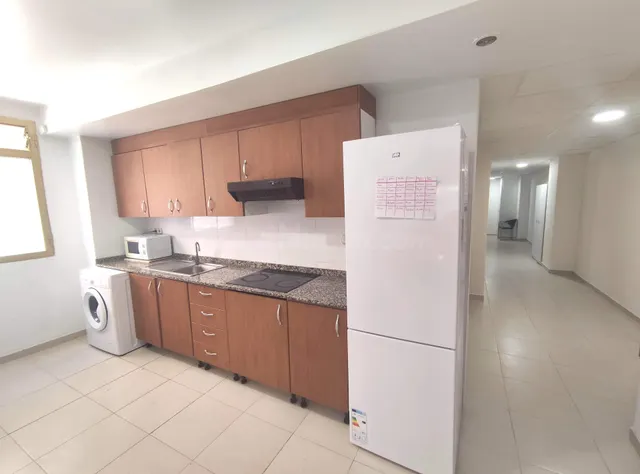 Piso de 6 dormitorios y 2 baños compartidos para estudiantes - foto 3