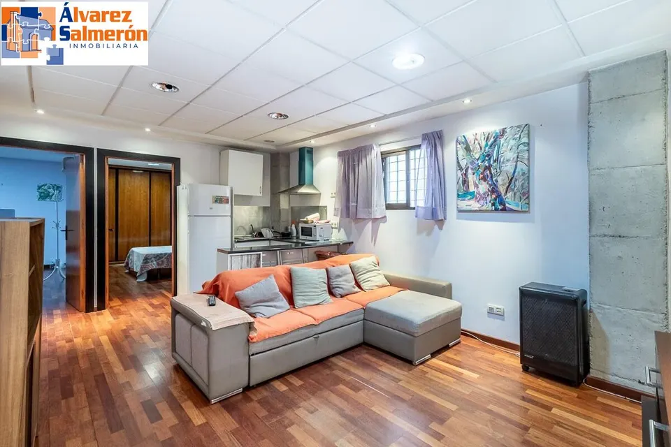 AMPLIA PLANTA BAJA JUNTO ARABIAL CON GARAJE