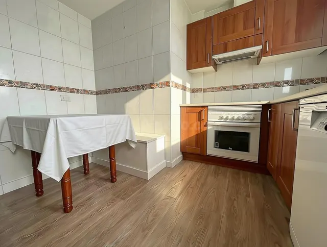 Piso de 3 dormitorios y 2 baños con terraza, piscina y garaj - foto 4