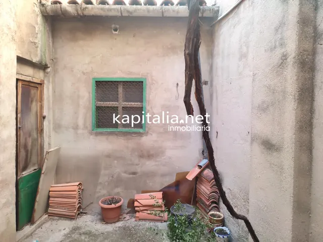 LOCAL COMERCIAL A LA VENTA EN COCENTAINA UBICADO EN ZONA CENTRICA. — 3