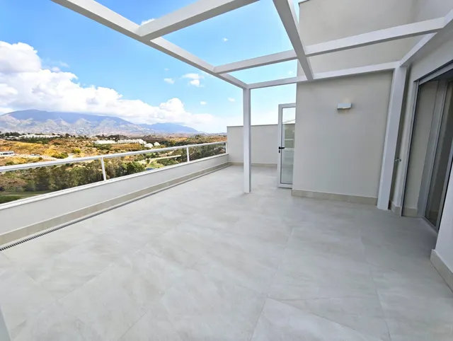 Exclusivo Ático Dúplex en Primera Línea de Golf | 215,51 m2 de Lujo, Vistas Abiertas y Solárium Privado — 29