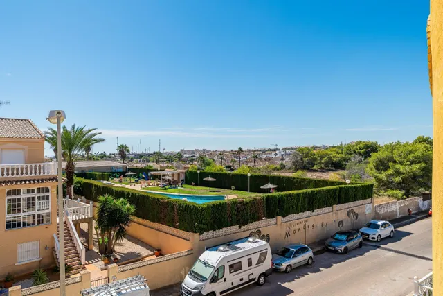 Ático con amplio solárium y piscina comunitaria en Villamartin, Orihuela Costa — 23