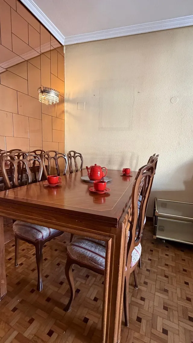 Oportunidad en calle alcala, piso de 3 dormitorios, 2 salones, 2 baños, terraza y ascensor. — 28