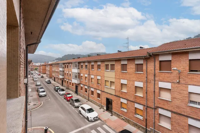 Piso de 4 dormitorios sin ascensor ( 2º) en el barrio de Santa Marina. Mieres — 27