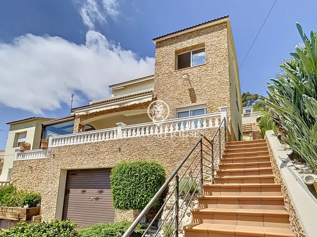 Casa en venta con vistas al mar y licencia turística — 28
