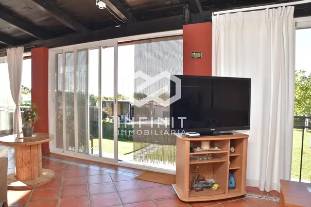 Una casa que impresiona por fuera y enamora por dentro... ¡IMAGINA TUS VERANOS AQUÍ! Piscina, barbacoa, pérgola y zona chill out — 42