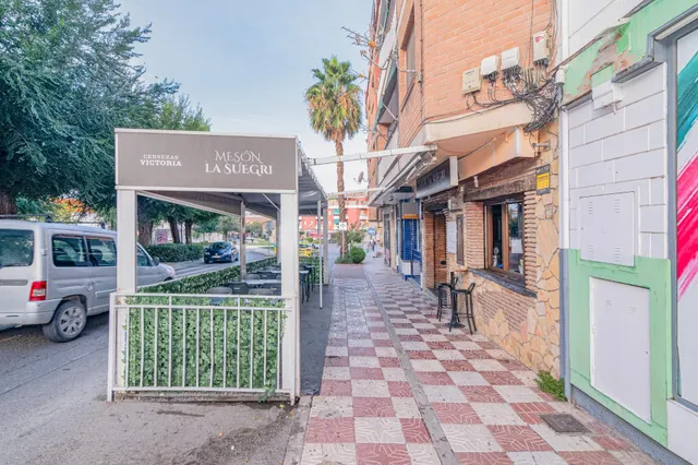 Bar en funcionamiento con local en propiedad, terraza y negocio completo en Atarfe — 4