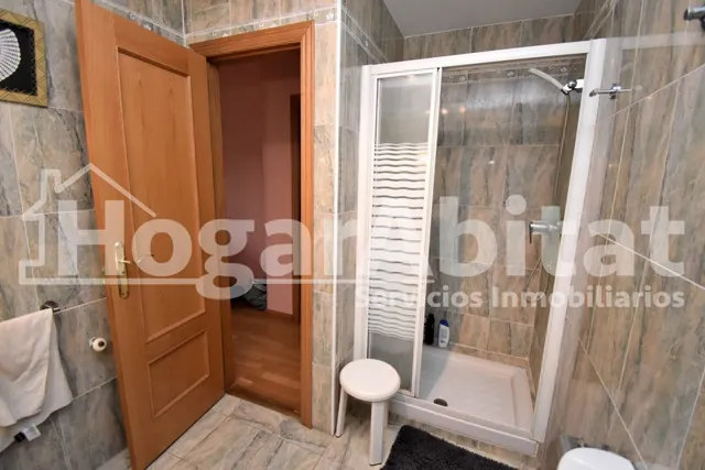 ADOSADO SEMINUEVO CON PISCINA, 2 TERRAZAS Y AMPLIO GARAJE — 36