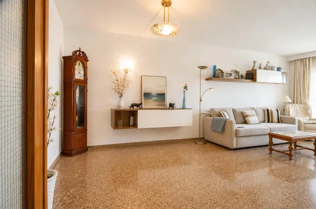 Amplio apartamento con terraza a 400 m de la playa de Santa  - foto 5