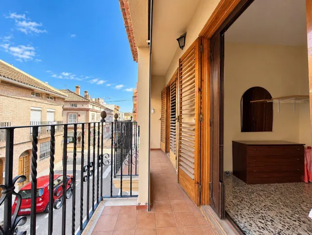 Adosado con gran patio, terraza y garaje en massarrojos, junto a Valencia — 10