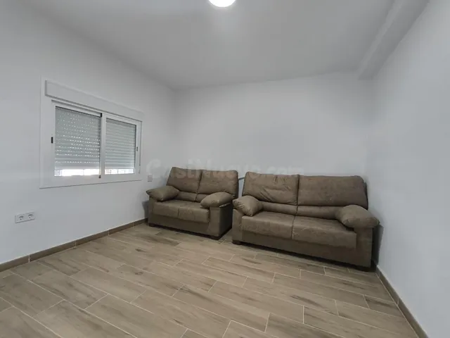 Casa de tres dormitorios semi-amueblada y reformada de alqui - foto 5