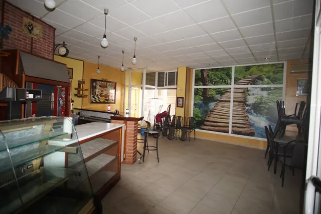 EN VENTA LOCAL COMERCIAL EN LA LLAGOSTA!! — 6