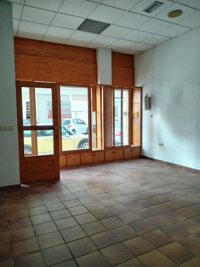 FANTASTICO LOCAL EN UNA DE LAS MEJORES ZONAS DE MOTRIL — 8