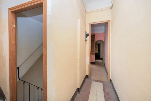 A LA VENTA EDIFICIO EN PLAZA BIB-RAMBLA — 26
