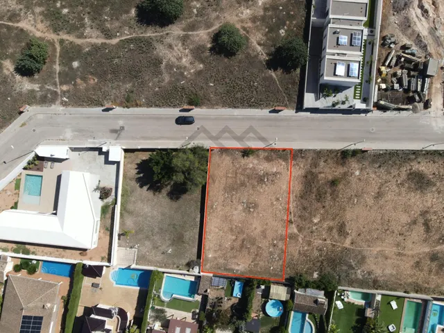 PARCELA URBANA DE 696 m2 EN MONTE COLORADO — CREA EL CHALET QUE IMAGINAS — 35