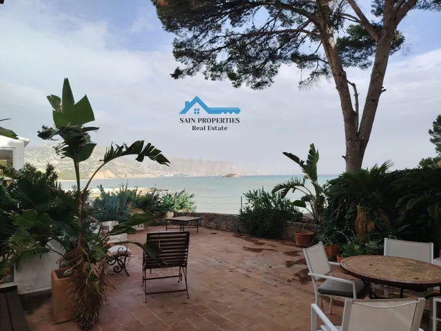 Gran vivienda frente al mar en Altea, con jardín, terrazas y