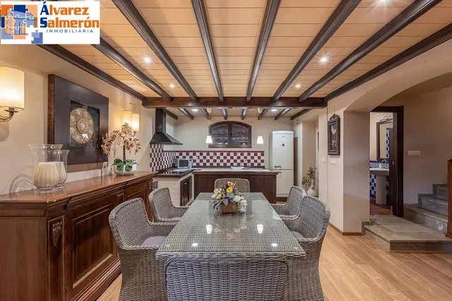 INCREÍBLE CHALET INDEPENDIENTE EN ZONA PRIVILEGIADA — 31