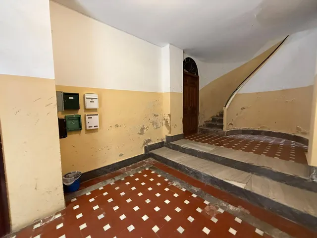BAJO VIVIENDA TRANSFORMADO EN LOCAL EN VENTA EN LA CALLE VIRGEN DE LA SOLEDAD — 2