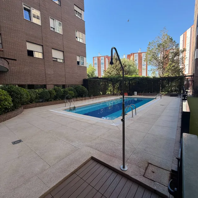 Urbanizacion privada con piscina, 4 dormitorios, 2 baños y posibilidad de adquirir una plaza de garaje doble — 2