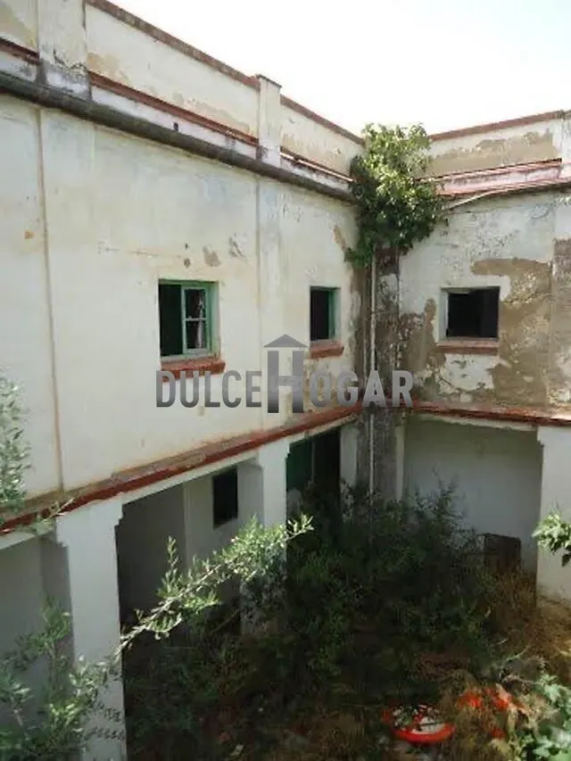 TERRENO CON EDIFICIO DE 960 METROS - foto 2