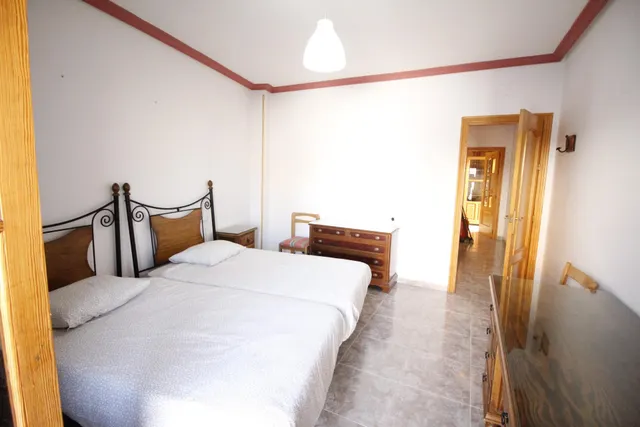 EXCELENTE CASA EN EL CENTRO DE BAZA!!!! — 18
